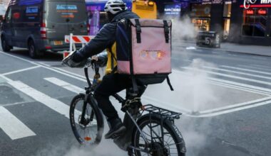 Manhattan DA urges NYC's low-income workers to report wage theft