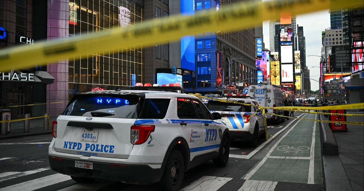 New York City police shoot woman accused of stabbing 2 people in Times Square