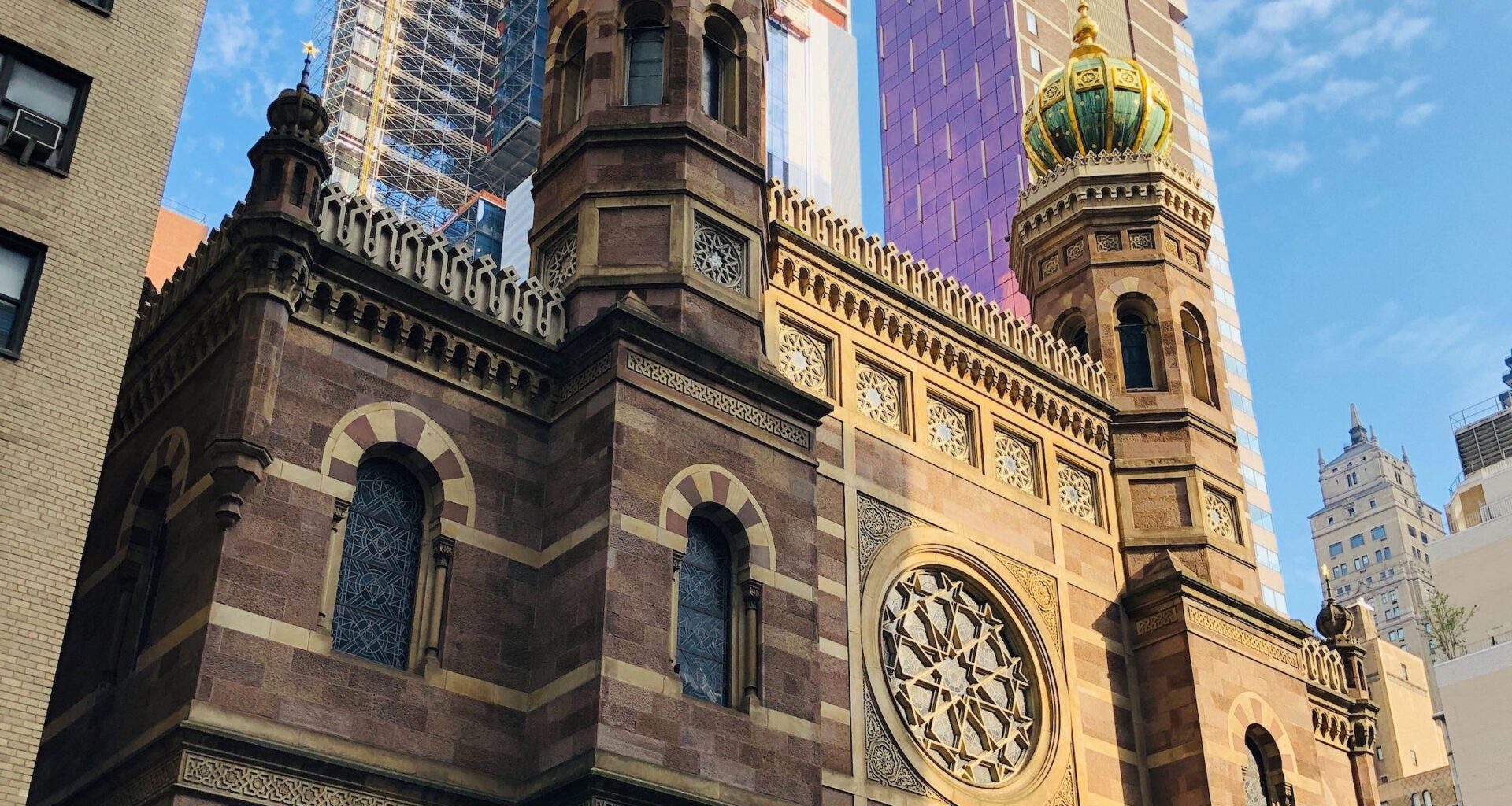 A photo of central synagogue.