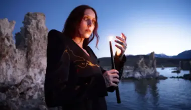 Chelsea Wolfe's New Track "Seethe" Debuts With An Assist From Queens Of The Stone Age's Troy Van Leeuwen