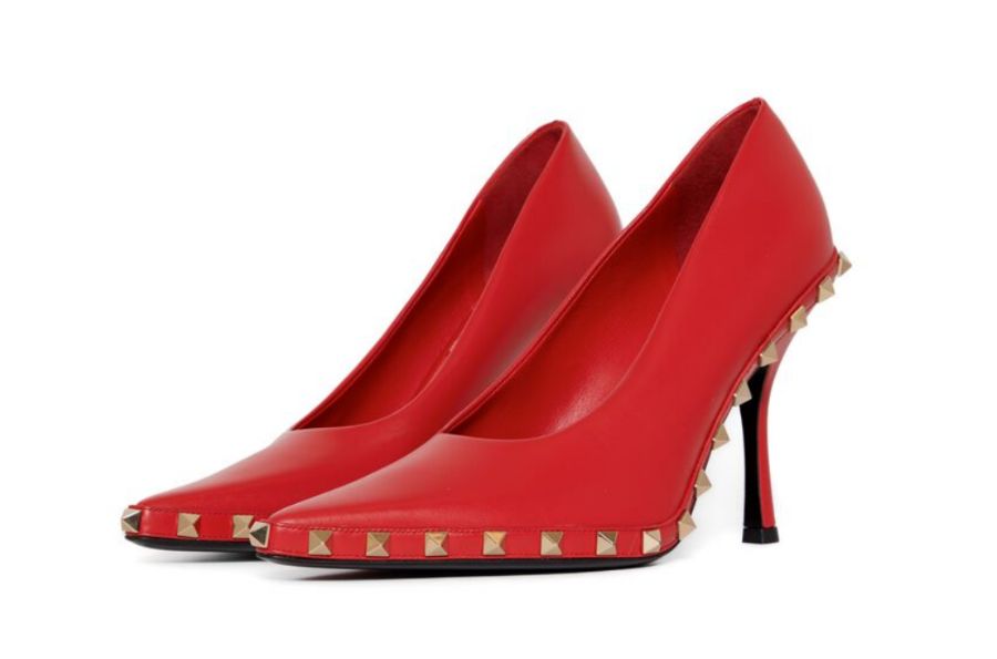 A Million Girls Would Kill for These Things Christie's New York to Offer Costumes and More from The Devil Wears Prada 2 in Online Auction