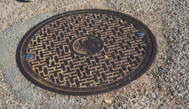 4 people spotted going into manhole on Long Island, police say
