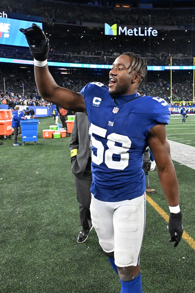 Bobby Okereke (58) of the Giants reacts while walking off the field.
