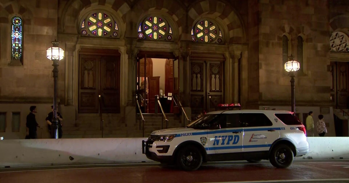 Man taken into custody at NYC synagogue after disrupting service, police say