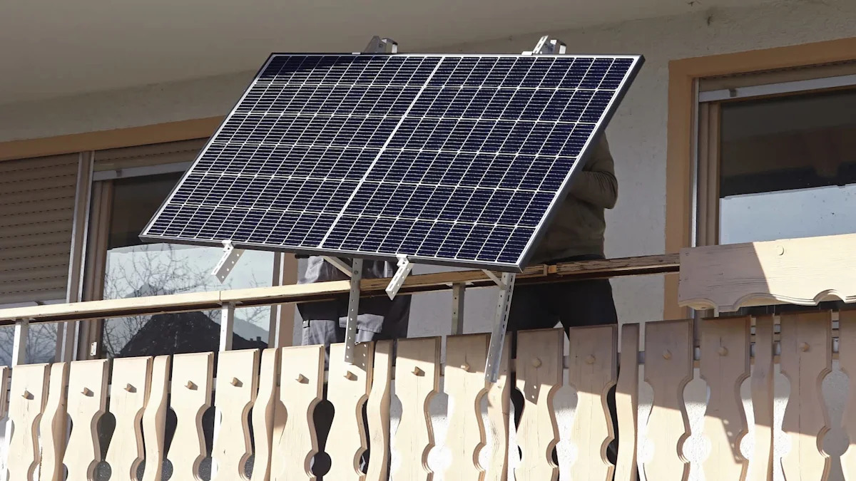 NYC officials urge Gov. Hochul to allow plug-in solar without utility approval