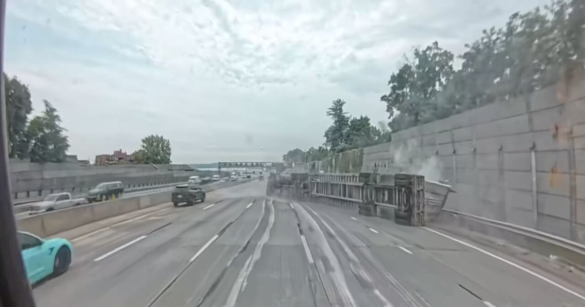 Semi driver from SC charged after smashing into overpass in New York – WSOC TV