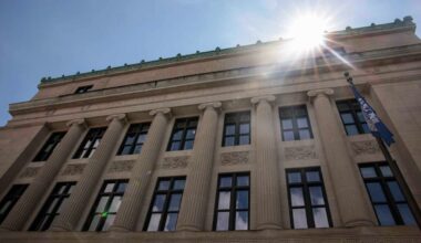 New York courts ban smart glasses after visitors kept wearing them to court