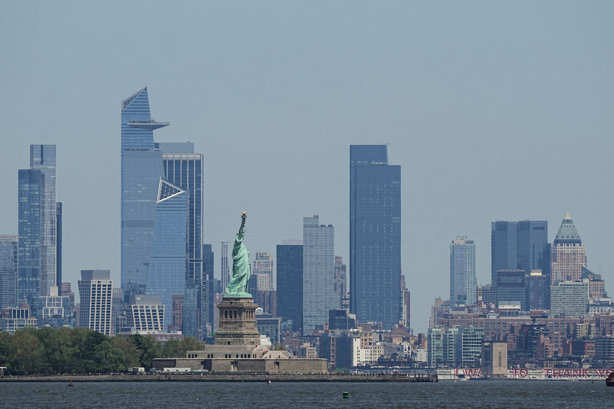 Boat capsizes in New York Harbor, woman and 5-month-old baby die