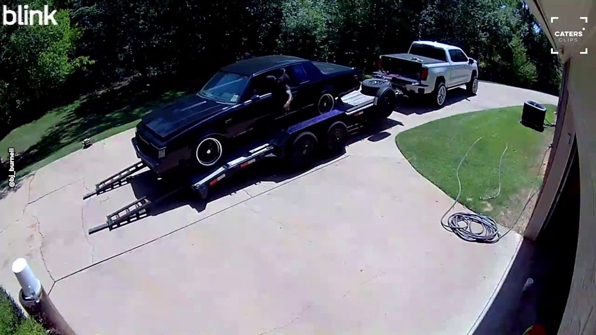 Home Security Camera Captures exact second New York trailer unhooks