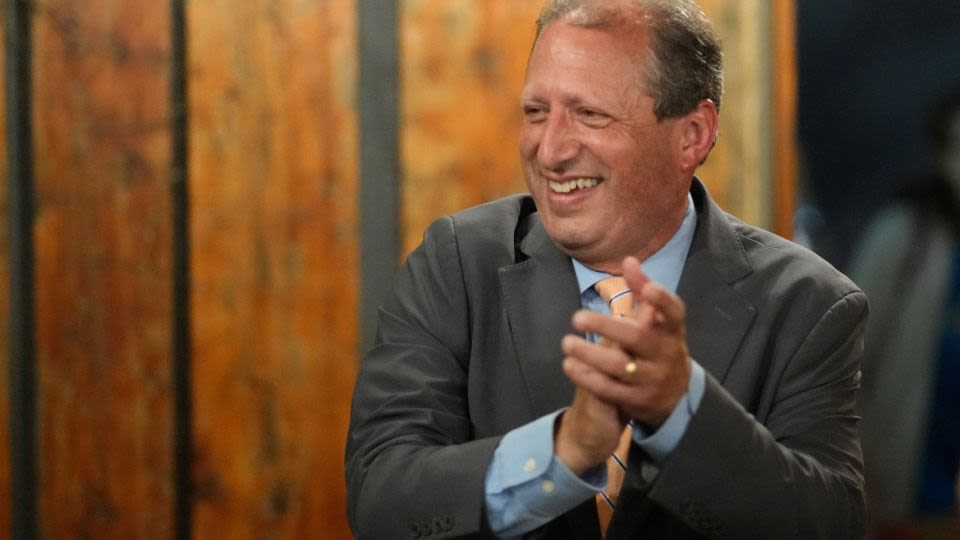 Democratic congressional nominee Brad Lander faces anti-Israel hecklers at New York protest