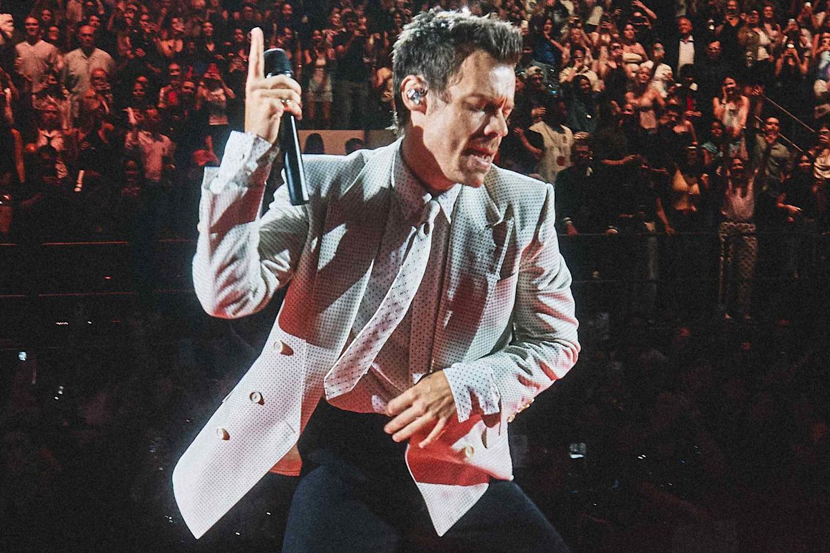 Watch Harry Styles pay tribute to Dolly Parton, leading a sing-along of ‘I Will Always Love You’ in New York show
