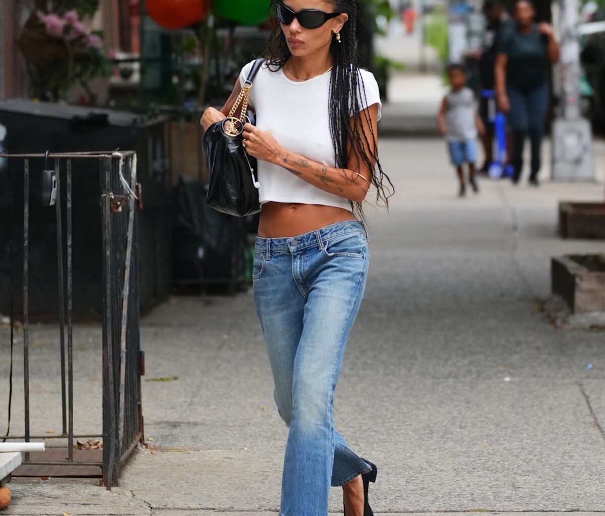 Zoë Kravitz’s Slouchy Bag Makes Her Casual NYC Fit