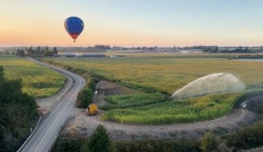 Oregon drag queens break hot air balloon record Monday