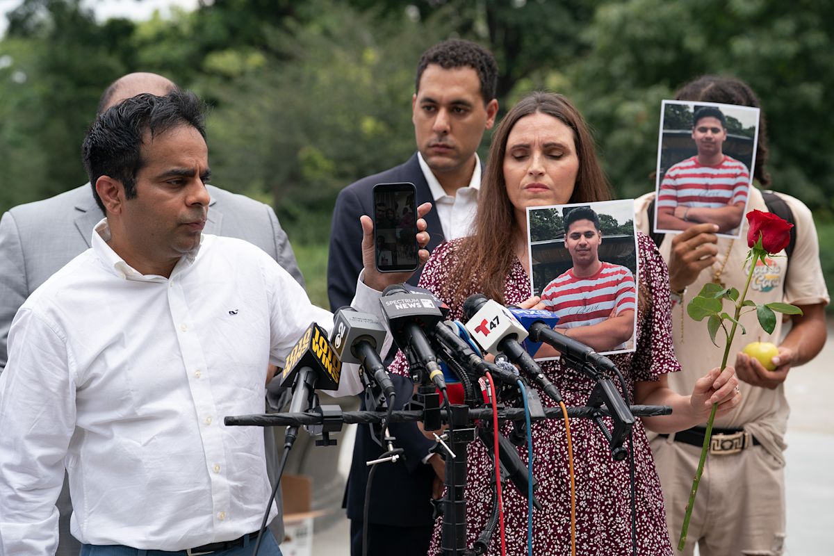 Family of teen killed in NYC horse carriage crash mentions stray voltage in lawsuit filings, report says