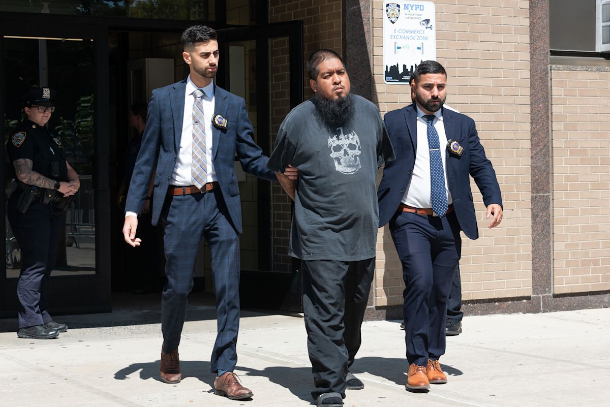 Brooklyn man who shot labradoodle was aiming for man harassing his girlfriend, DA says