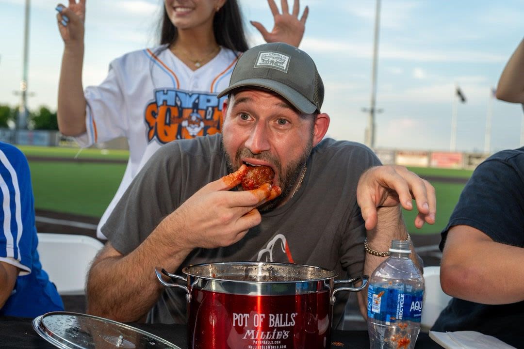 11 Meatballs, $500 and Plenty of Italian Pride at FerryHawks’ Heritage Night (200 Photos)