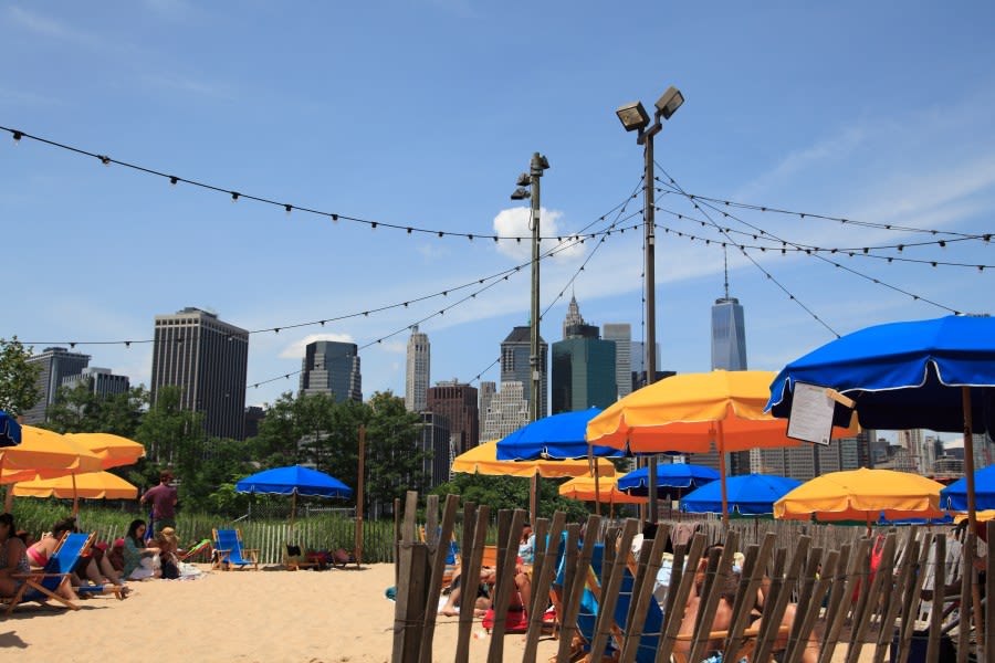 Muggy, rainy start to the work week in New York City