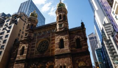 Man charged with hate crime after assault, damage at NYC synagogue: officials