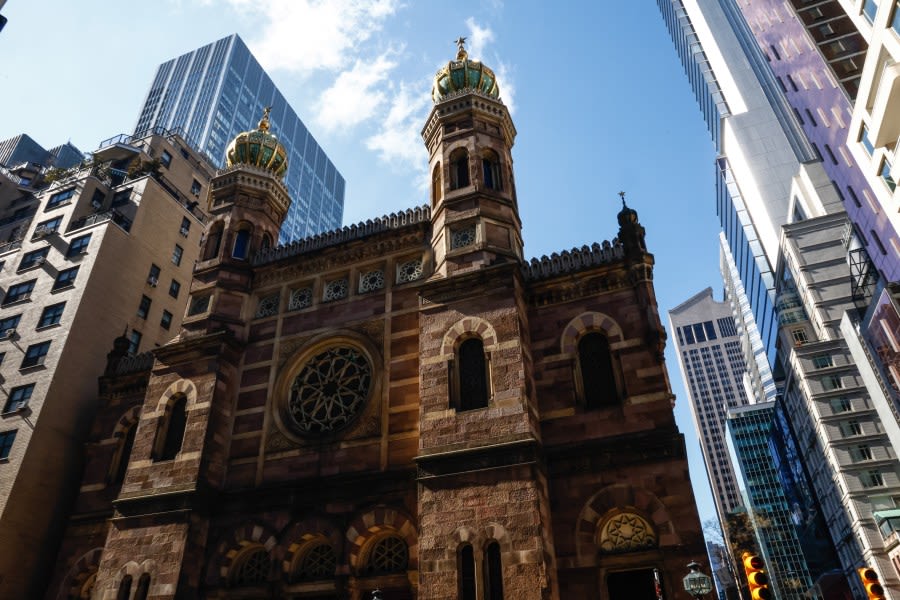 Man charged with hate crime after assault, damage at NYC synagogue: officials