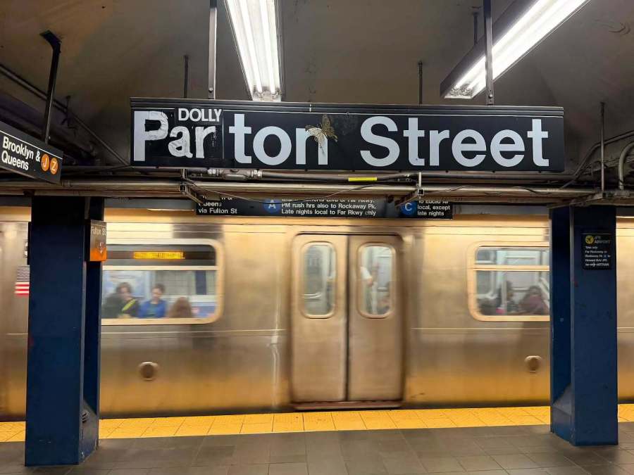 See it: NYC subway station turned into Dolly Parton tribute