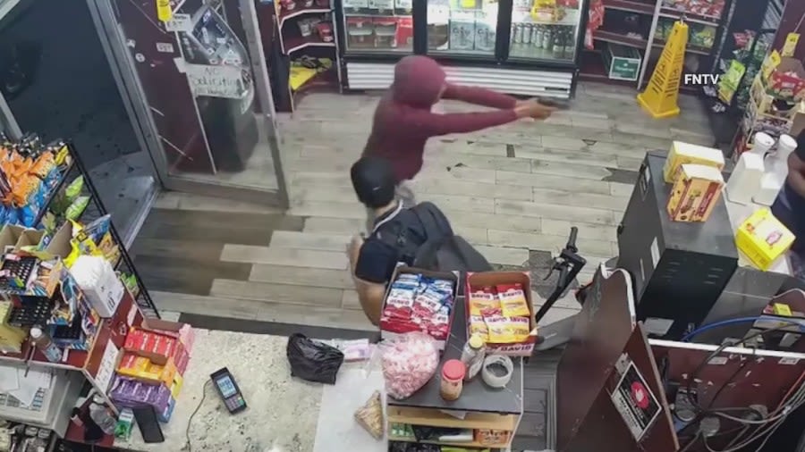 Police search for suspected gunman in deadly shootings in Brooklyn, Bronx