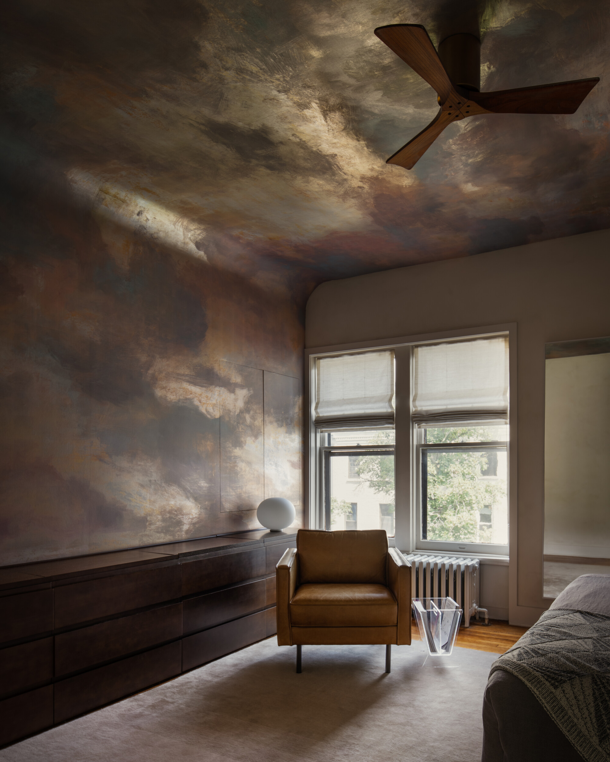 DRAMATIC STORMY LIGHTING EFFECT HIGH CEILING