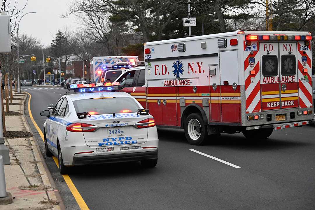 Kew Gardens Hills woman struck and killed while crossing Union Turnpike near her home: NYPD – QNS