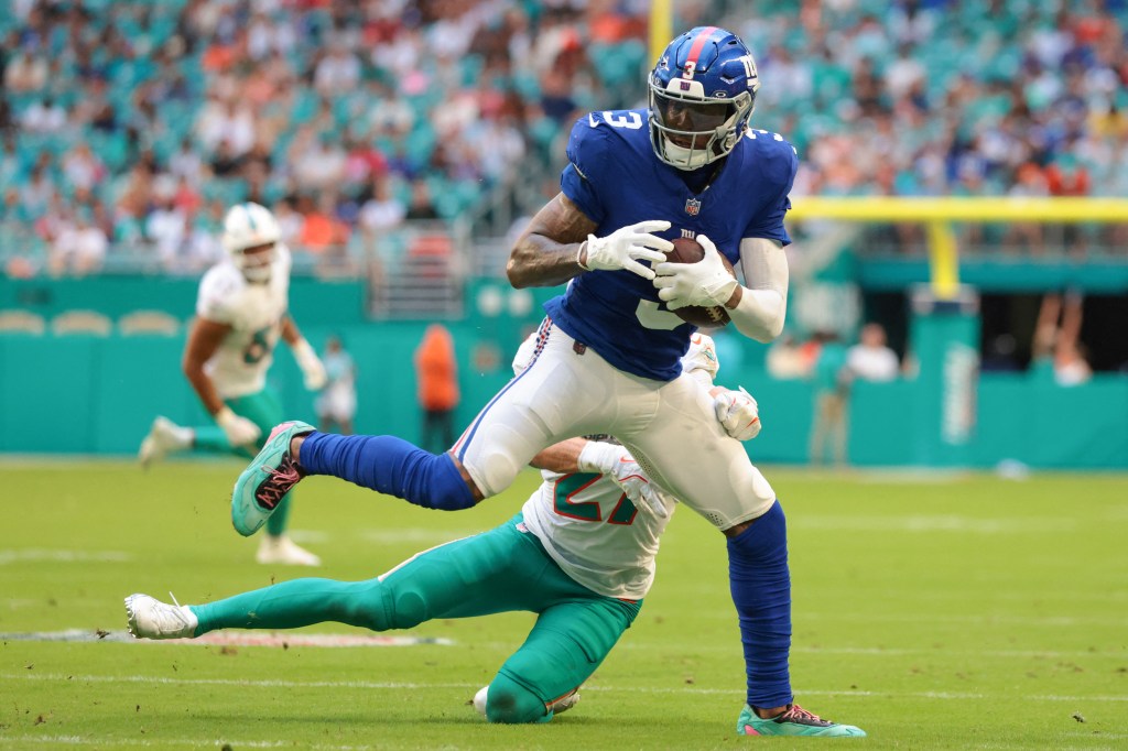 New York Giants wide receiver Odell Beckham Jr. breaking a tackle against Miami Dolphins cornerback Ethan Bonner.