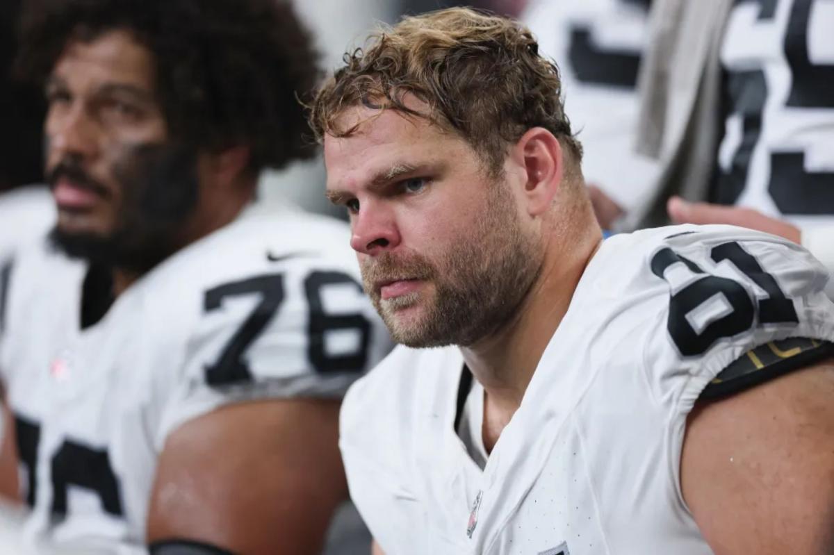 Jets trade for Raiders' Jordan Meredith to add offensive line depth