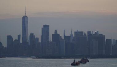 Boat capsizes in New York Harbor, woman and 5-month-old baby die