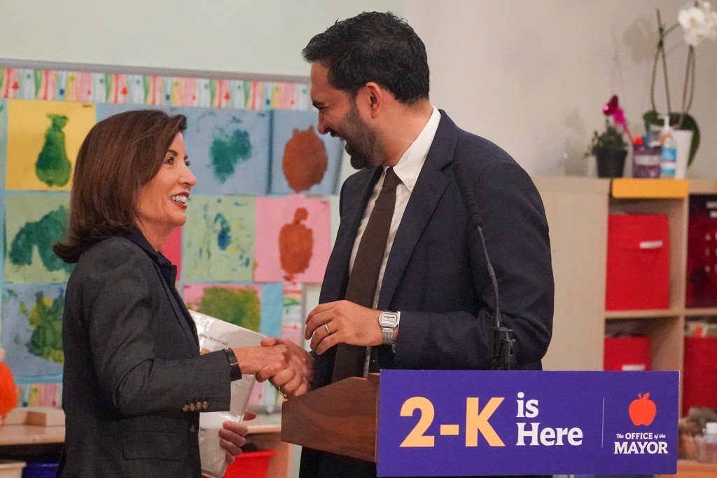 NYS Gov. Kathy Hochul and NYC Mayor Mamdani shake hands at a press conference.