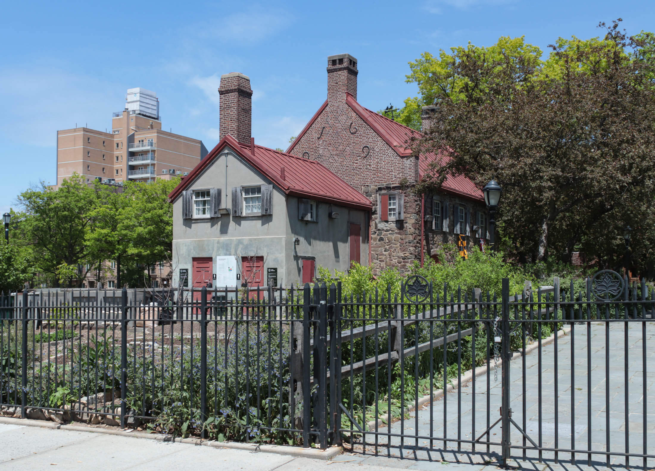 exterior of old stone house in brooklyn