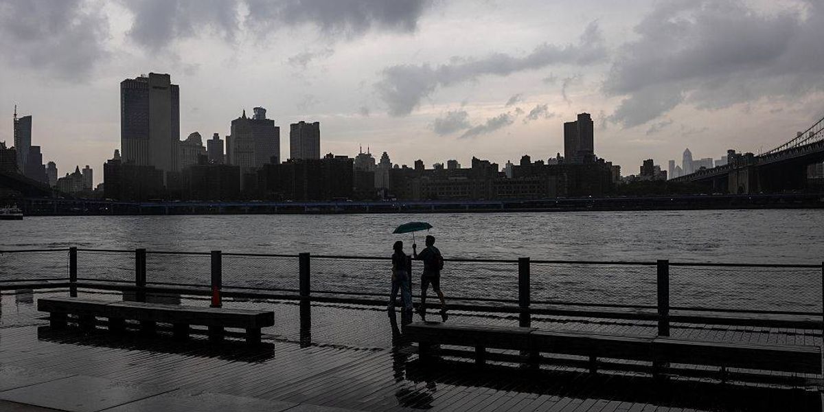 NYC thunderstorms threaten evening commute, disrupt air travel