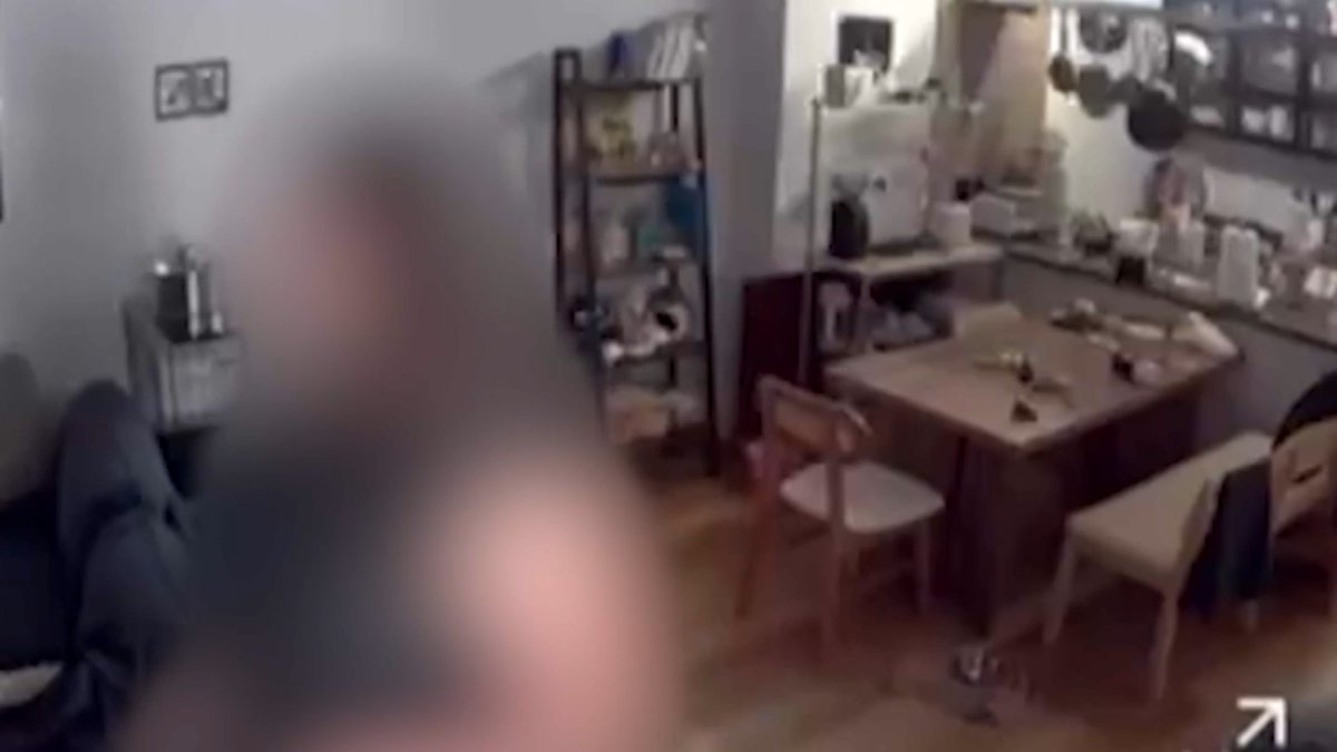 Queens couple finds intruder in their Long Island City apartment – NBC New York
