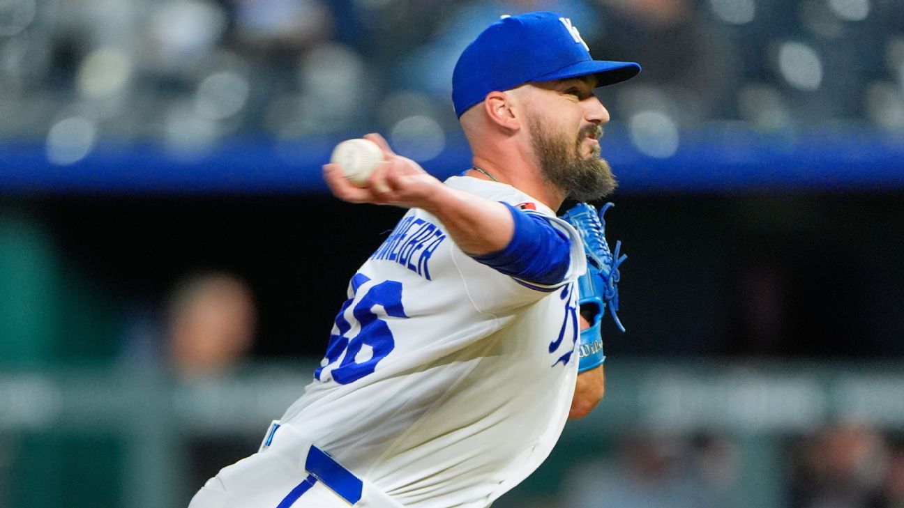 Yankees claim Schreiber from Royals to boost bullpen
