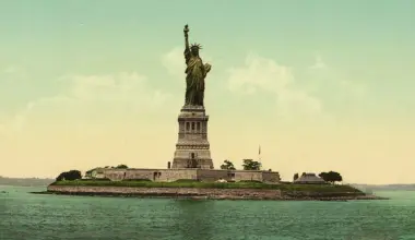 Derek Yach to Swim 28.5 Miles Around Manhattan to Raise Money for Chemotherapy Ports in Kenya
