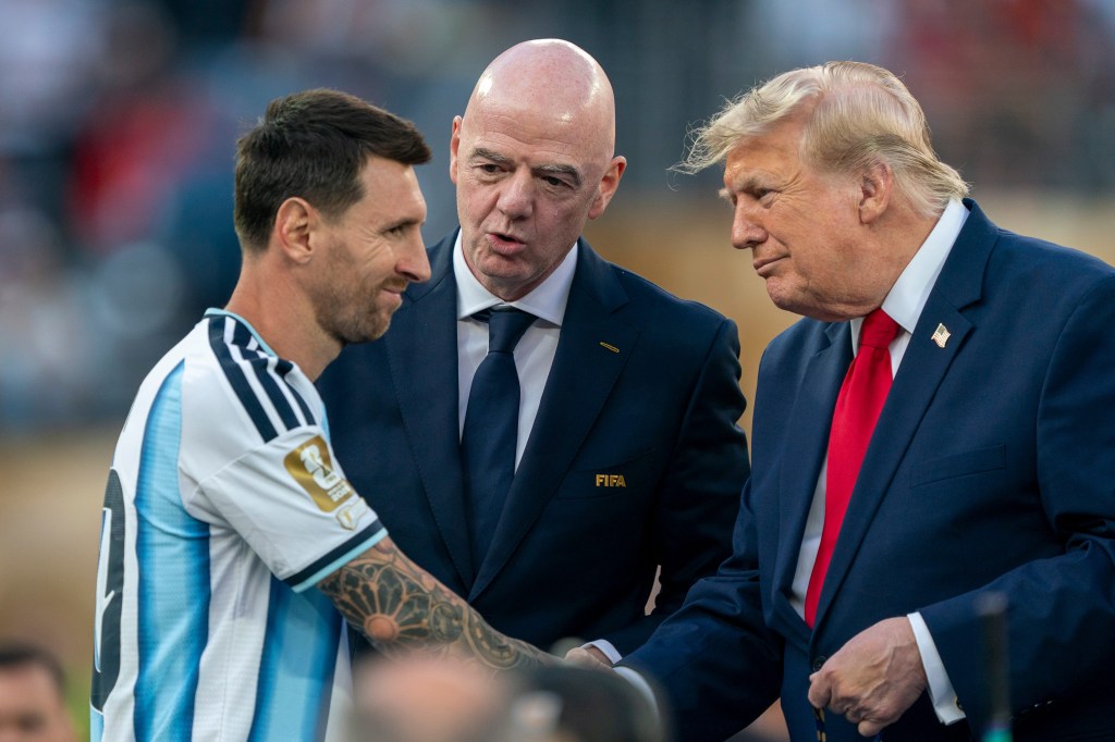 Lionel Messi shaking hands with Gianni Infantino and Donald Trump.