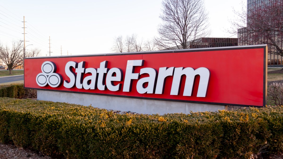 State Farm sends payments to insured drivers. Are you eligible? – NBC New York