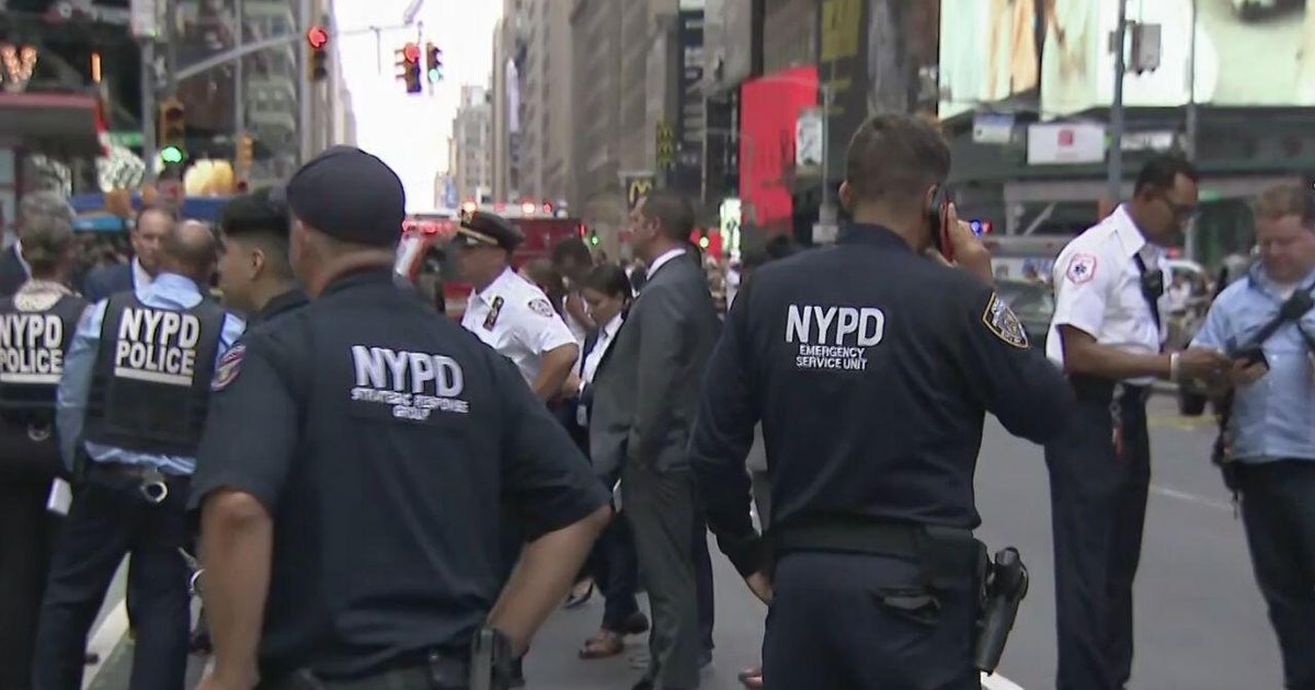 NYPD investigating police shooting in Times Square