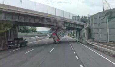 Dramatic video captures tractor trailer hitting Thruway overpass in South Nyack, N.Y.