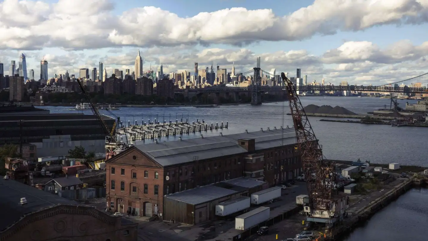 Anti-Israel protesters target tactical gear company at Brooklyn Navy Yard - Israel & Jewish News