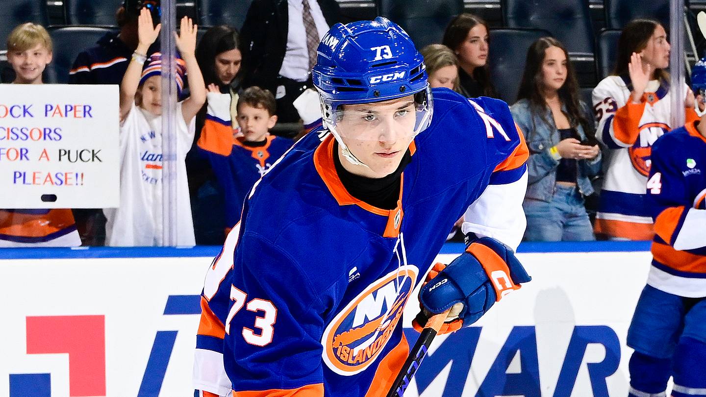 Carolina Hurricanes v New York Islanders