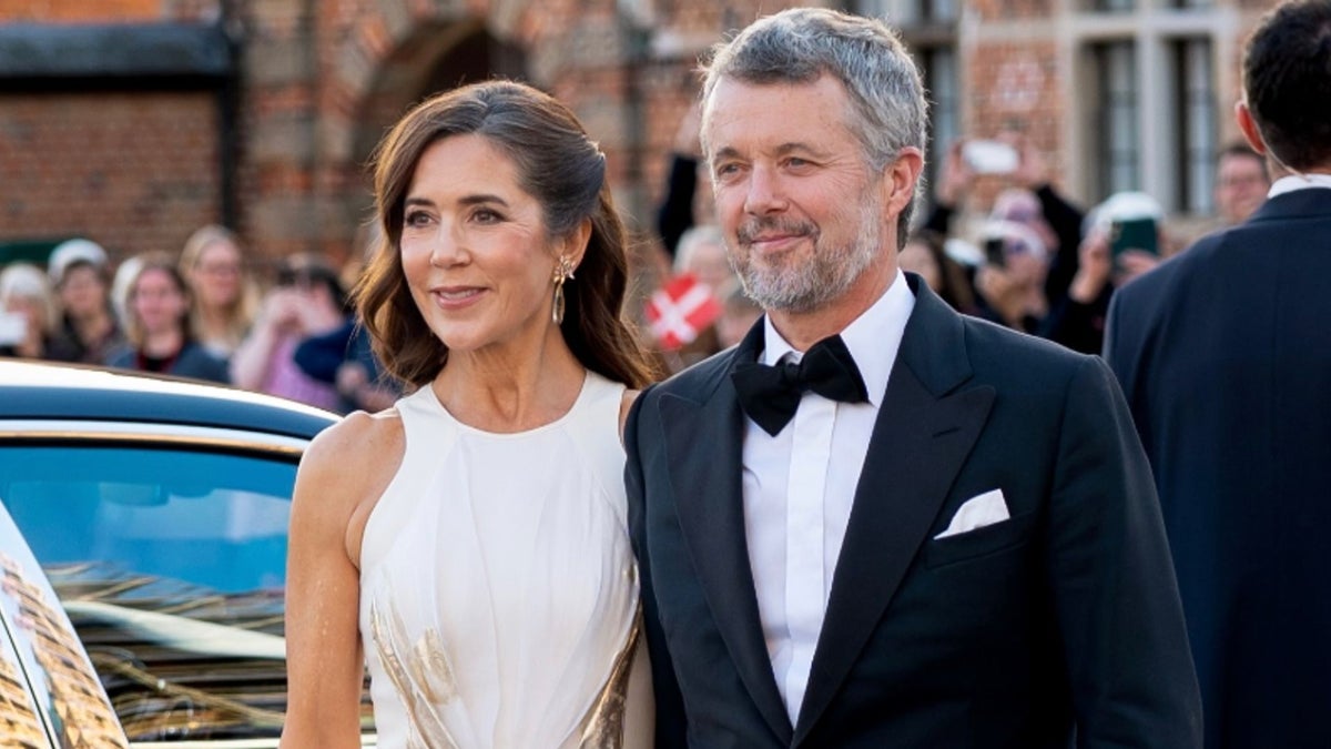 Queen Mary’s dreamy white dress had a striking detail at King Frederik’s portrait unveiling