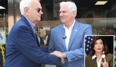 Prominent NYC Democrat Bob Holden backs GOP's Bruce Blakeman over Hochul