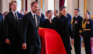 The King of Norway, with Crown Princess Ingrid Alexandra, Prince Sverre Magnus, and Princess Martha Louise, bring the coffin of King Harald V of Norway into the Royal Chapel at the Royal Palace in Oslo on August 31, 2026 (Lise Åserud/NTB/Alamy)