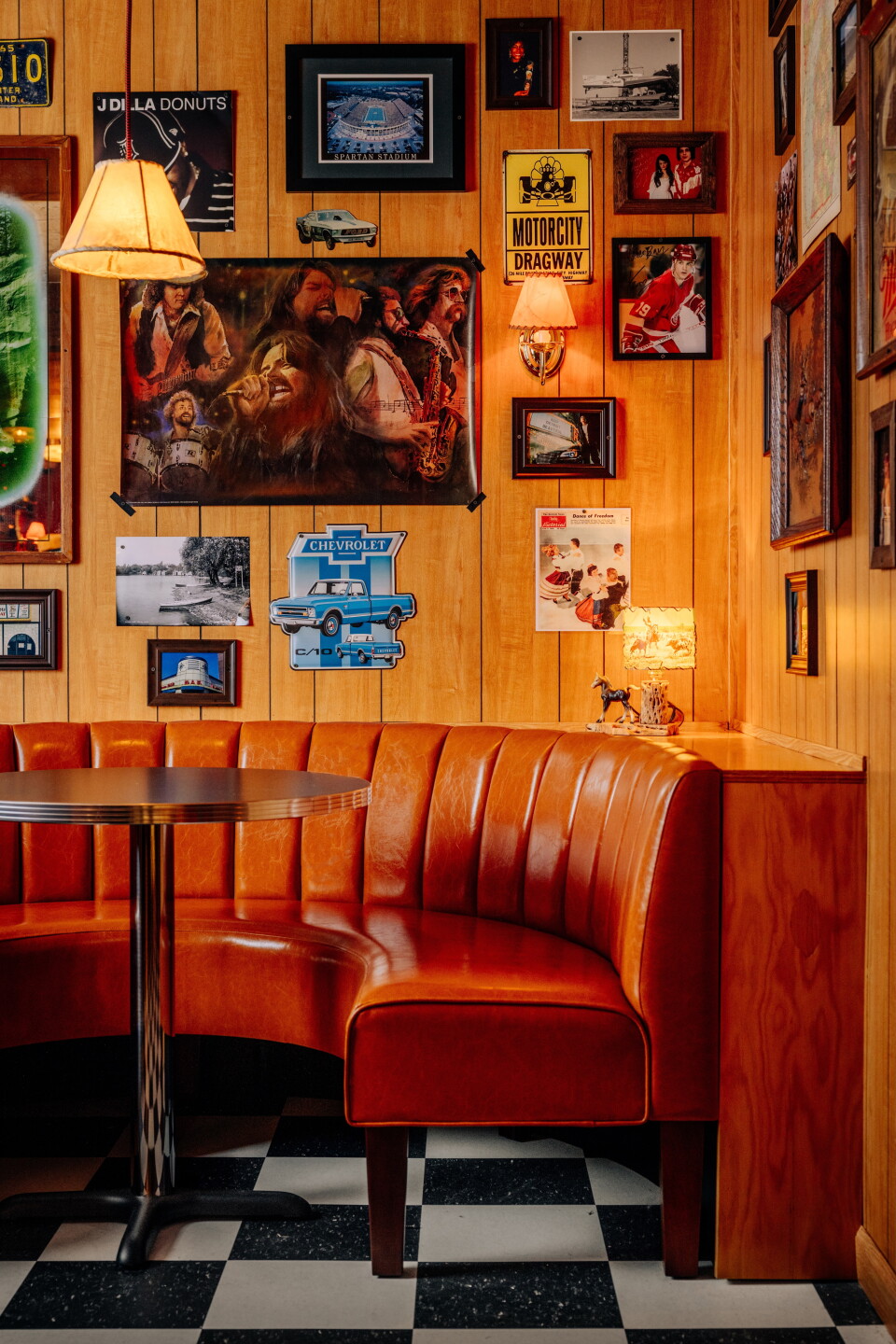 Ray_sHometownBar_Detroit_7.jpg