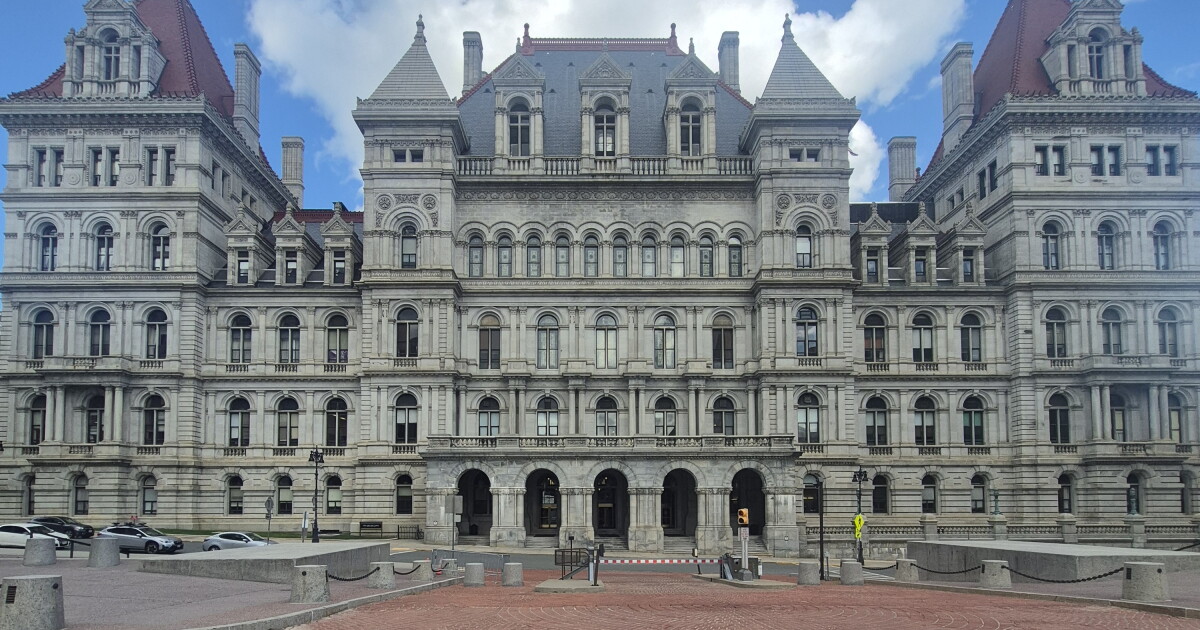 Federal judge strikes down NY climate change law