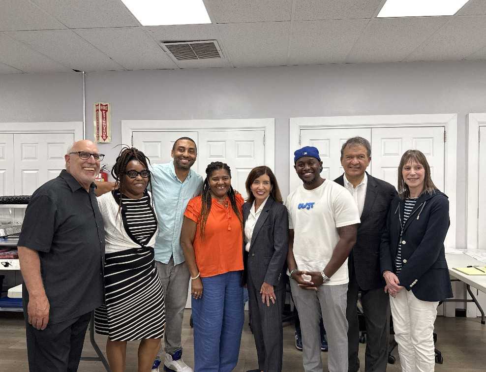 Governor Kathy Hochul joins Bronx elected officials for Co-op City back-to-school event – Bronx Times