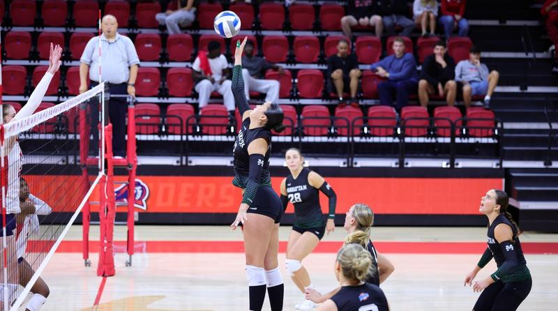 Women's Volleyball Pushes Another Squad to Five Sets; Falls to NJIT