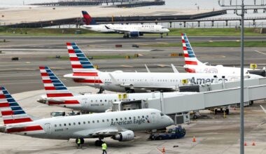 American Airlines flight aborts takeoff at LaGuardia after reported bird strike